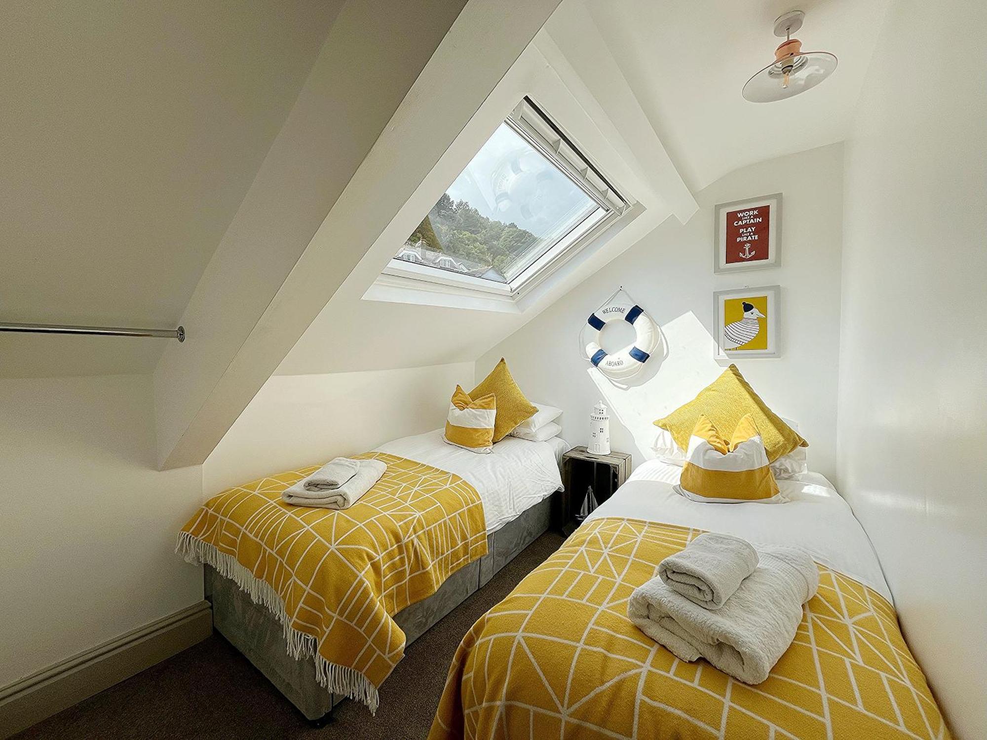 Nancie'S Place - Dartmouth Town Center With Private Parking - A Traditional Georgian Private Duplex Apartment - Beautifully Refurbished - Two Bedrooms, Bathroom, Kitchen And Lounge Diner Luaran gambar