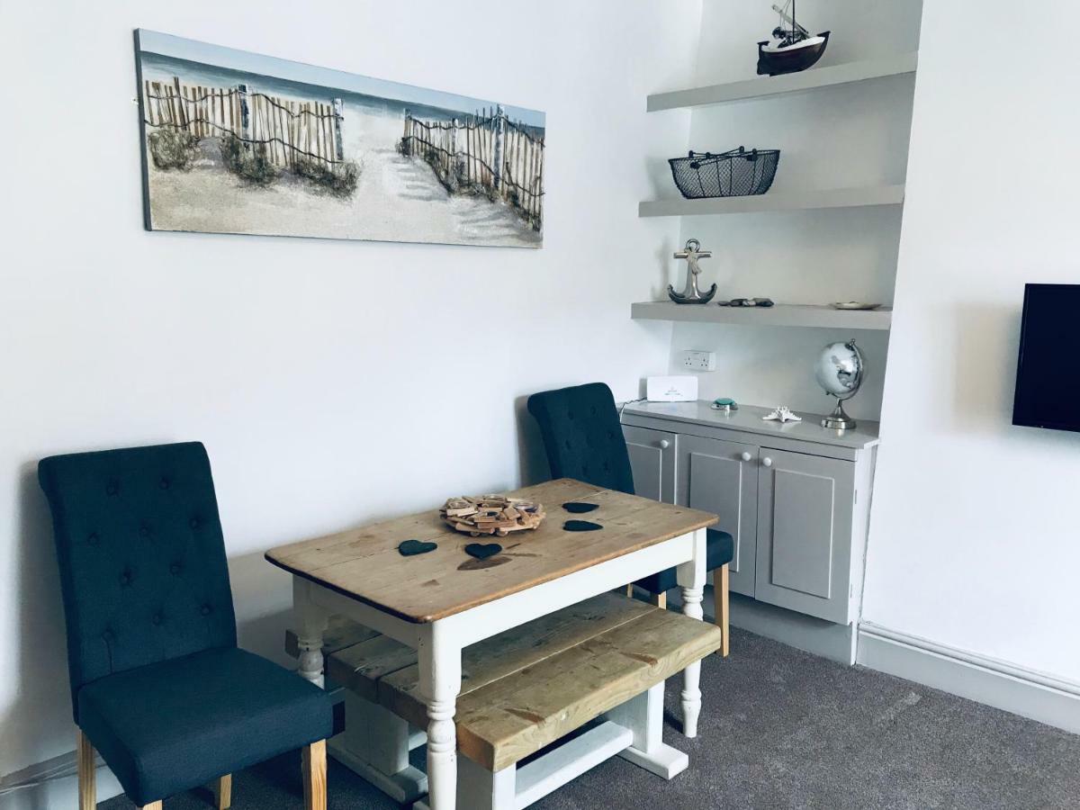 Nancie'S Place - Dartmouth Town Center With Private Parking - A Traditional Georgian Private Duplex Apartment - Beautifully Refurbished - Two Bedrooms, Bathroom, Kitchen And Lounge Diner Luaran gambar