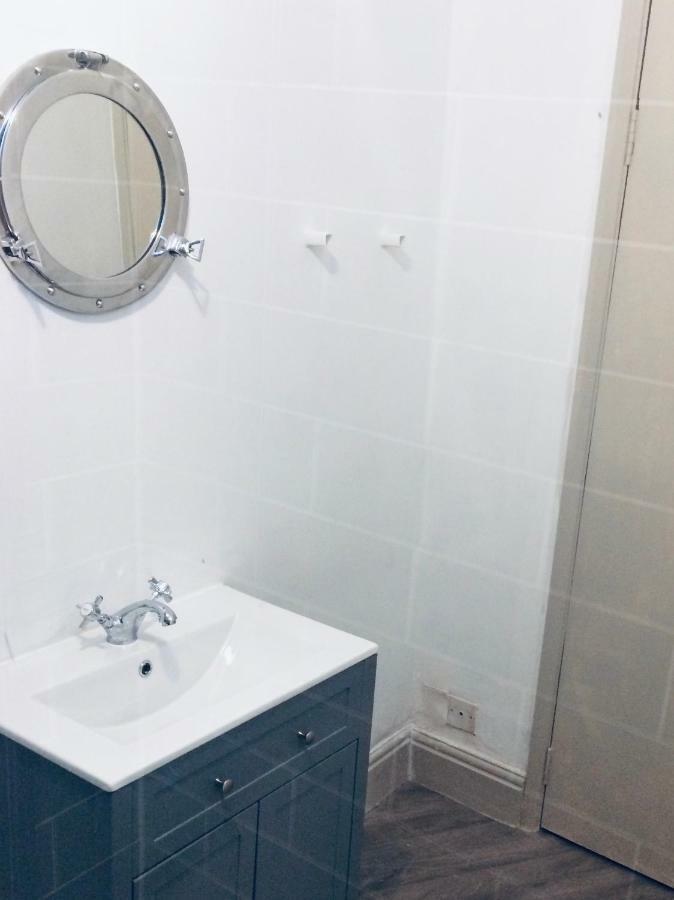Nancie'S Place - Dartmouth Town Center With Private Parking - A Traditional Georgian Private Duplex Apartment - Beautifully Refurbished - Two Bedrooms, Bathroom, Kitchen And Lounge Diner Luaran gambar